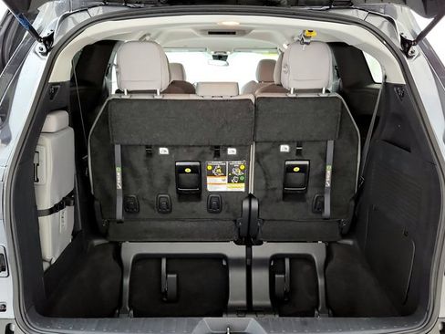 Used 2025 Toyota Sienna LE AWD/4WD image 20
