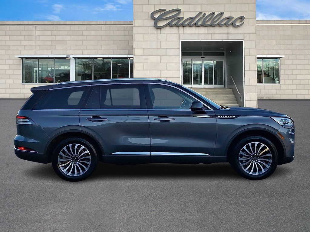 Used 2024 Lincoln Aviator Reserve w/ Equipment Group 201A AWD/4WD image 9