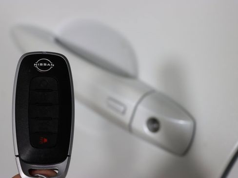 Used 2024 Nissan Rogue SL w/ SL Premium Package image 42