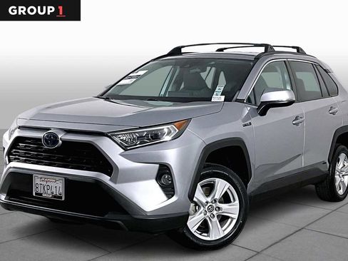 Used 2021 Toyota RAV4 XLE image 1