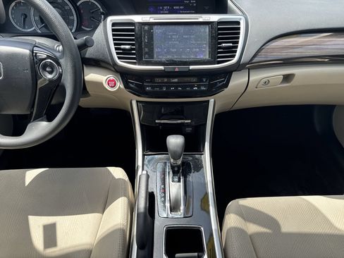 Used 2017 Honda Accord EX image 17