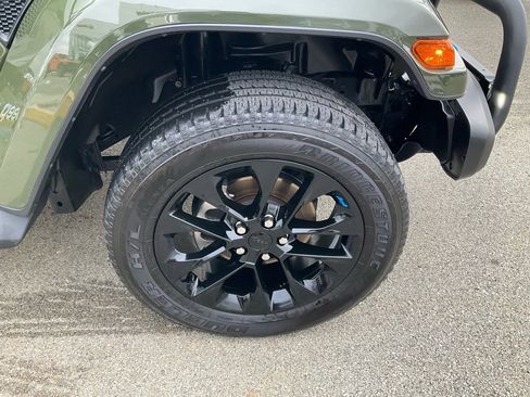 Used 2022 Jeep Wrangler Unlimited Sahara w/ Cold Weather Group image 26