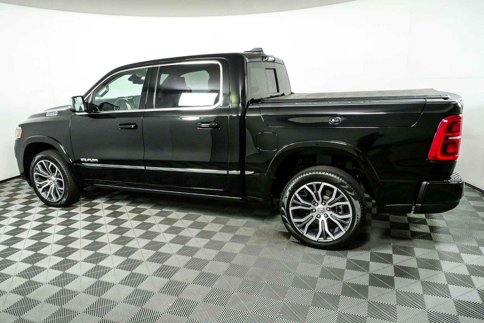 Used 2025 RAM 1500 Tungsten AWD/4WD image 31