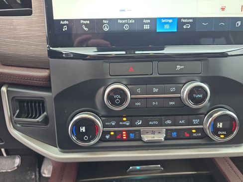 Used 2022 Ford Expedition Max Limited AWD/4WD image 27