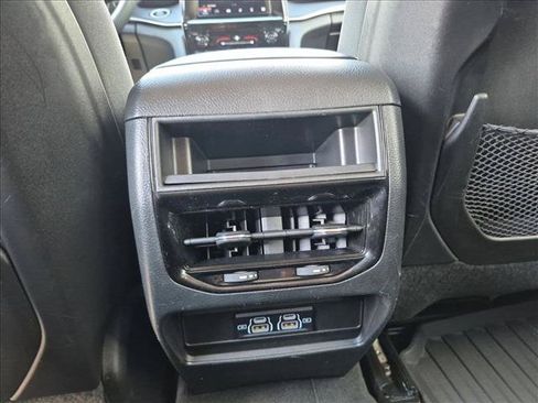 Used 2024 Jeep Grand Cherokee Laredo RWD image 13