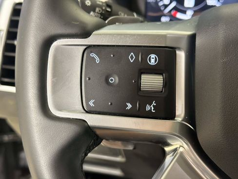 Used 2024 Land Rover Discovery S AWD/4WD image 30