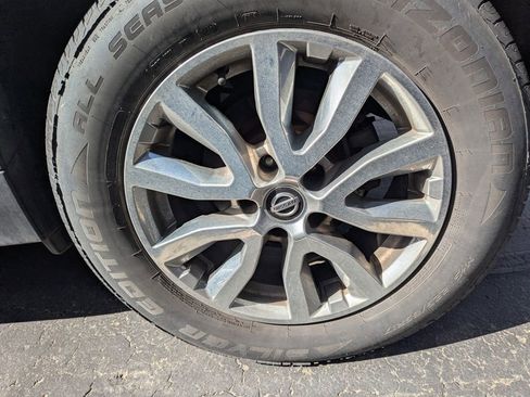 Used 2017 Nissan Rogue SV FWD image 9