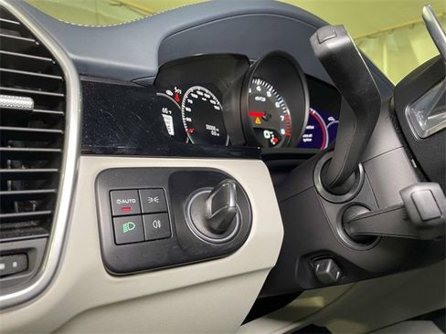 Used 2022 Porsche Cayenne GTS image 40