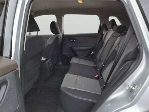 Used 2022 Nissan Rogue SV image 11