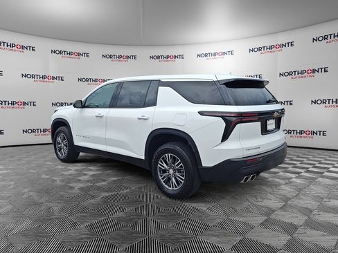 Used 2024 Chevrolet Traverse LS FWD image 4