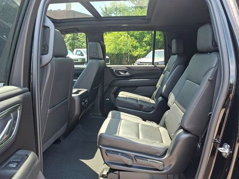 Used 2024 Chevrolet Suburban LT w/ Luxury Package AWD/4WD image 10
