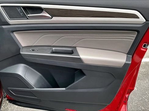 Used 2022 Volkswagen Atlas SE image 25