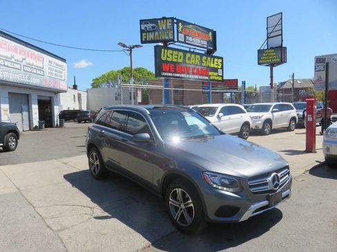 Used 2017 Mercedes-Benz GLC 300 4MATIC image 3