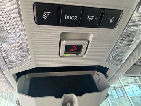 Used 2025 Toyota RAV4 XLE AWD/4WD image 23
