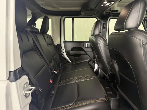 Used 2023 Jeep Wrangler Unlimited Sahara image 13