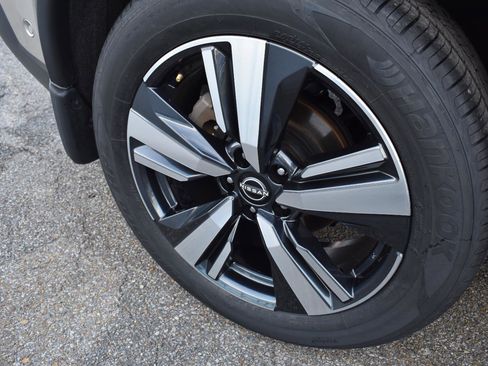 Used 2023 Nissan Rogue SL w/ SL Premium Package image 12