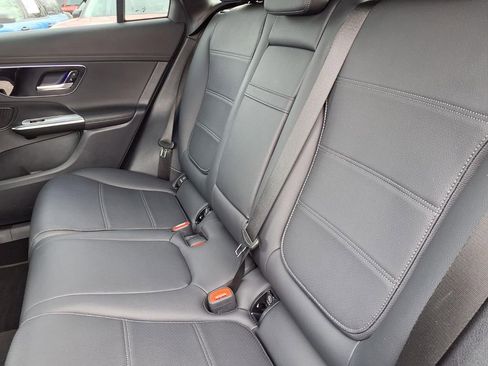 Used 2024 Mercedes-Benz GLC 300 image 6