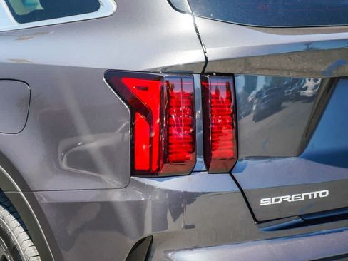Certified 2023 Kia Sorento EX FWD image 7
