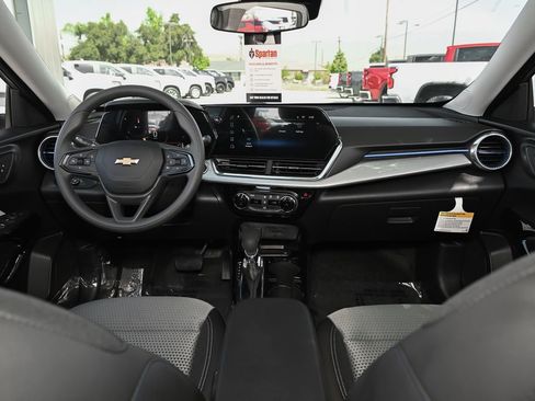 New 2026 Chevrolet Trax LT w/ LPO, Blackout Package FWD image 17