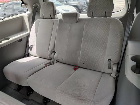 Used 2014 Toyota Sienna LE AWD/4WD image 10