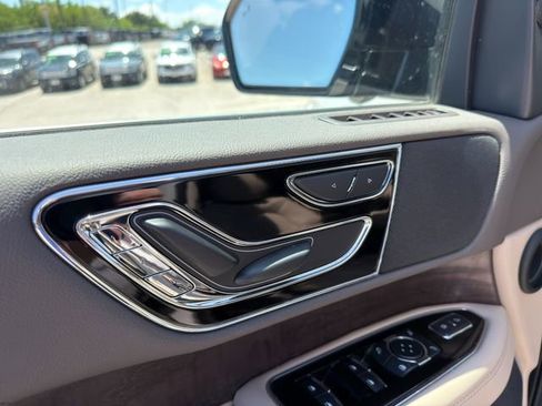 Used 2024 Lincoln Navigator Premiere AWD/4WD image 29
