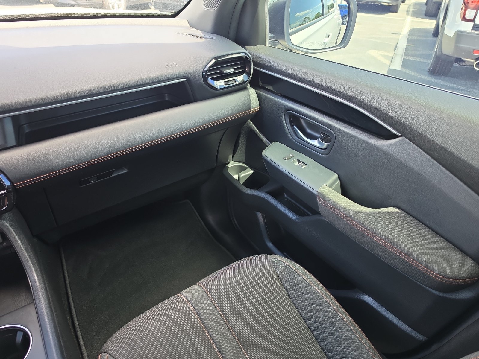 Used 2025 Honda Pilot Sport image 12