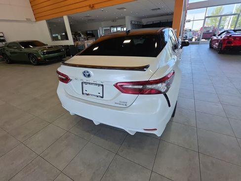 Used 2021 Toyota Camry XSE FWD image 9