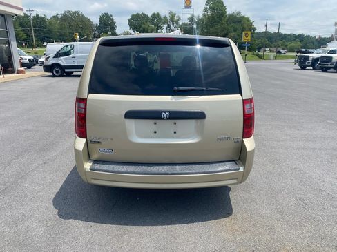 Used 2010 Dodge Grand Caravan SE w/ Climate Group FWD image 6