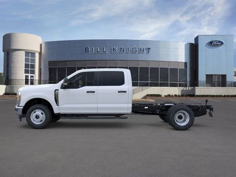 New 2025 Ford F350 XL w/ XL Chrome Package image 4