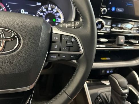 Used 2023 Toyota Highlander XSE AWD/4WD image 29