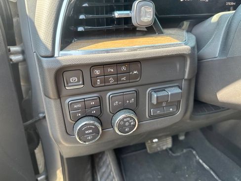Used 2025 Chevrolet Tahoe High Country AWD/4WD image 24