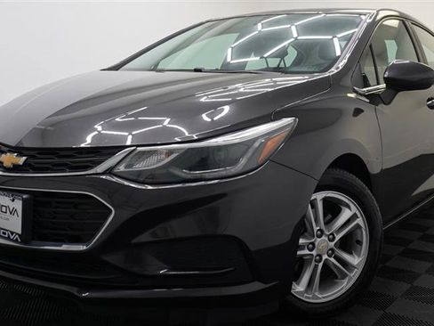 Used 2017 Chevrolet Cruze LT w/ Convenience Package FWD image 2