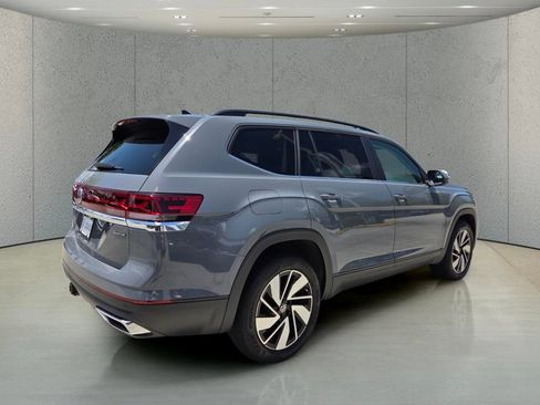 Used 2025 Volkswagen Atlas SE AWD/4WD image 5