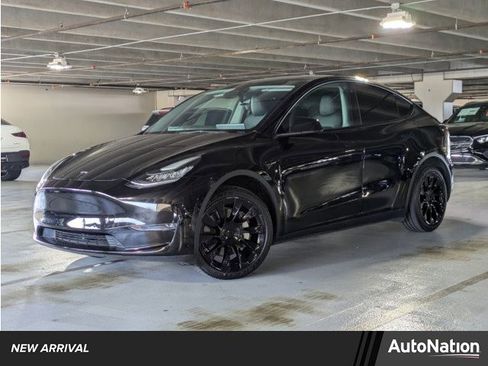 Used 2022 Tesla Model Y Long Range image 1