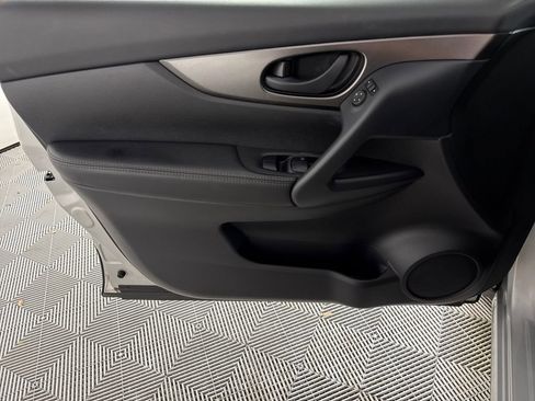 Used 2022 Nissan Rogue Sport S image 10