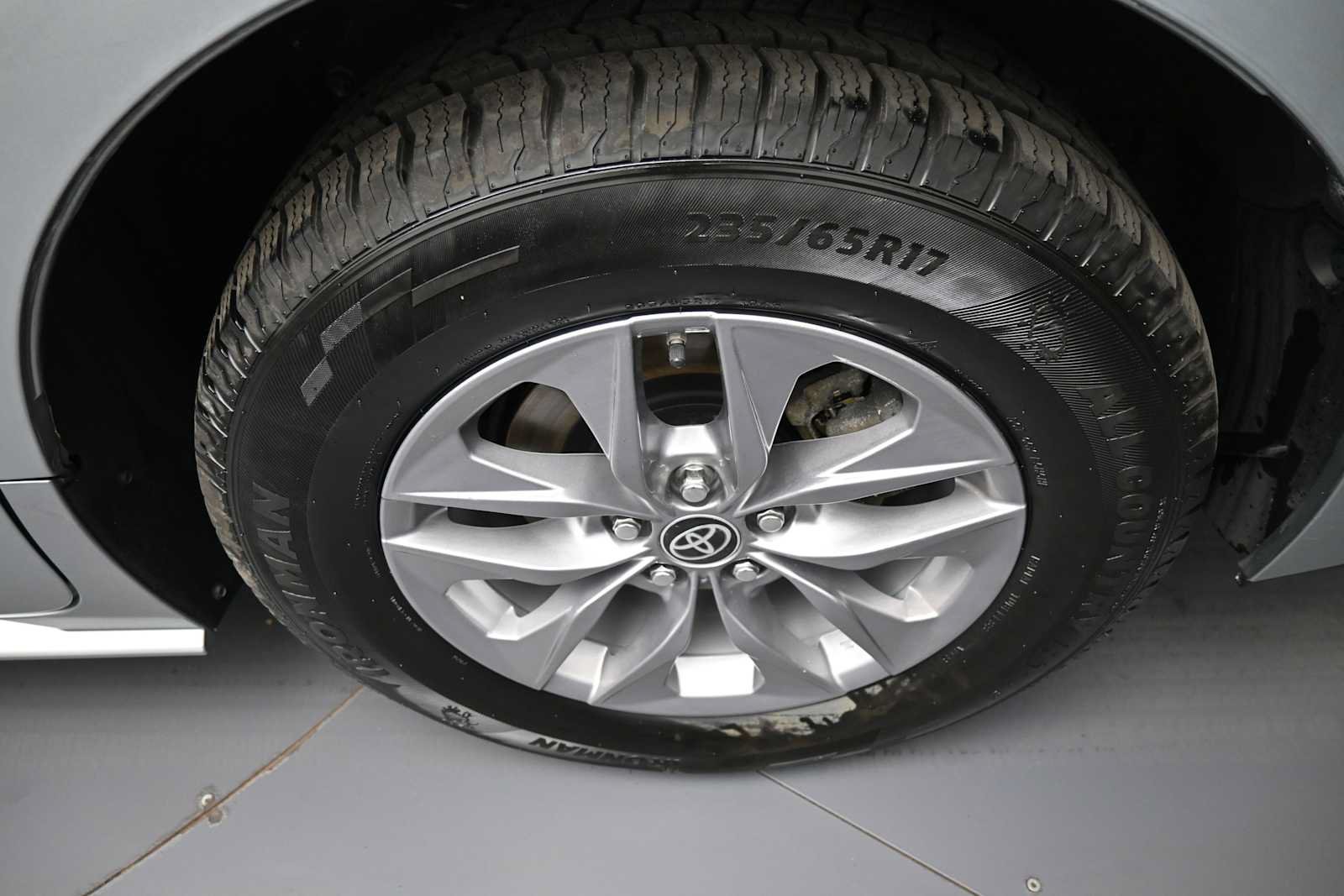 Used 2025 Toyota Sienna LE FWD image 14