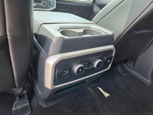 Used 2022 Ford Expedition XLT RWD image 9