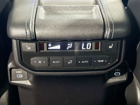 Used 2024 Toyota Grand Highlander AWD image 23