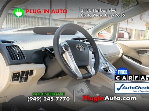 Used 2012 Toyota Prius Three w/ Preferred Accessory Pkg FWD image 6