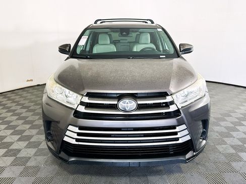 Used 2018 Toyota Highlander LE FWD image 8
