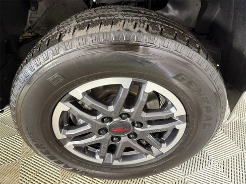 Used 2024 Toyota Tacoma TRD Sport w/ TRD Sport Upgrade Package image 13