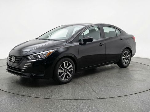 Used 2025 Nissan Versa SV FWD image 3