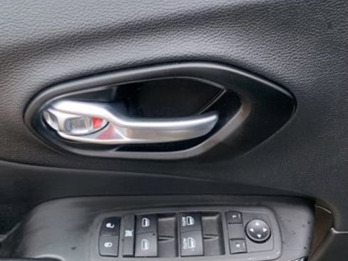 Used 2023 Jeep Cherokee Altitude Lux image 12