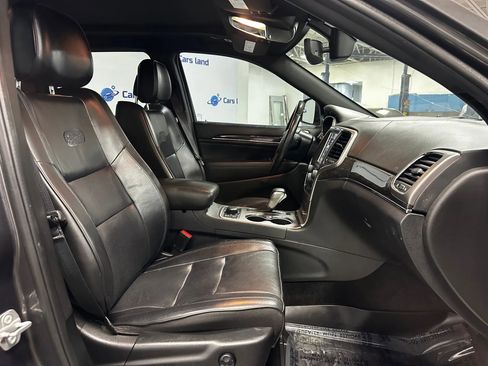 Used 2018 Jeep Grand Cherokee Overland AWD/4WD image 24