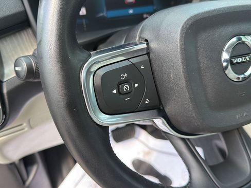 Used 2023 Volvo XC40 B5 Plus w/ Climate Package AWD/4WD image 18