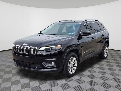 Used 2019 Jeep Cherokee Latitude Plus w/ Cold Weather Group AWD/4WD image 2