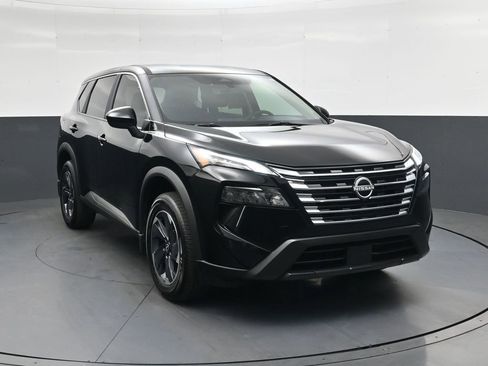 Certified 2026 Nissan Rogue SV FWD image 2