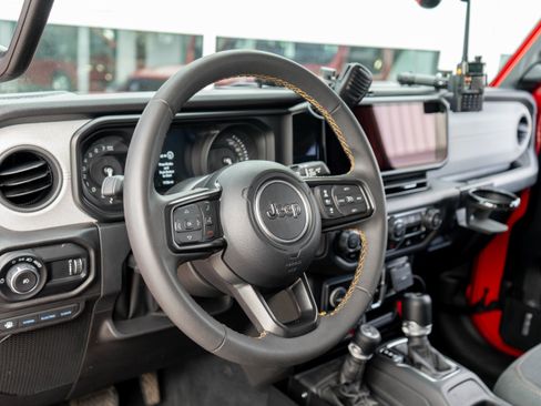 Used 2024 Jeep Wrangler Unlimited AWD/4WD image 13