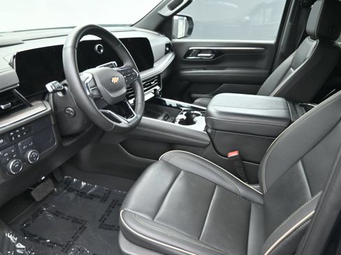 Used 2025 Chevrolet Tahoe Premier AWD/4WD image 12