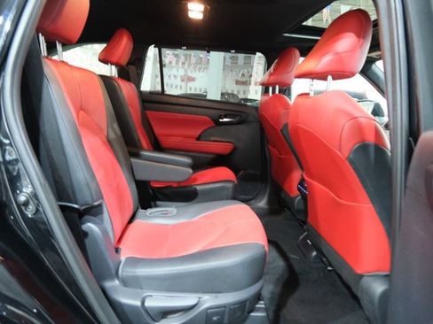 Used 2021 Toyota Highlander XSE image 25